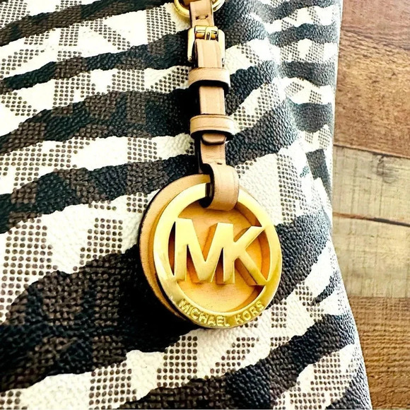 Micheal Kors Rare Medium White Tiger Jet Set Travel Tote - Picture 7 of 15